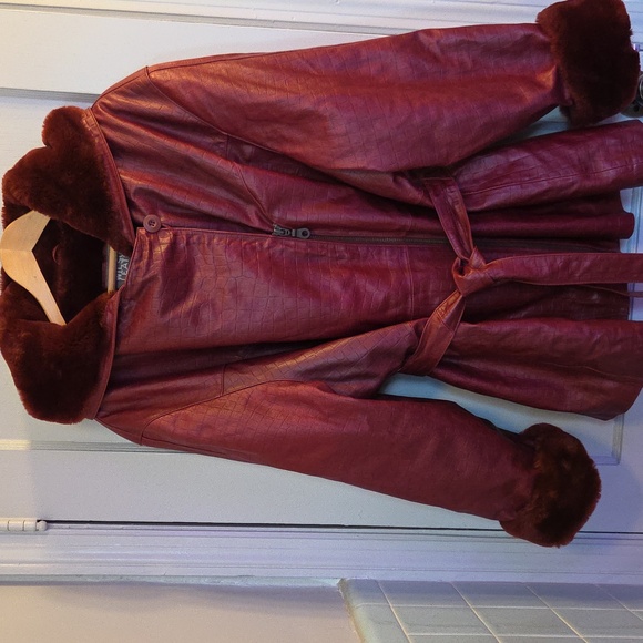 Plus Queen Size Like New Wilsons Red Leather Jacket. Fur Hood quilt lined. - Picture 3 of 14
